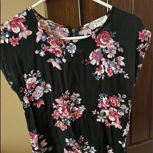 Girls XS Short Sleeve Floral Top